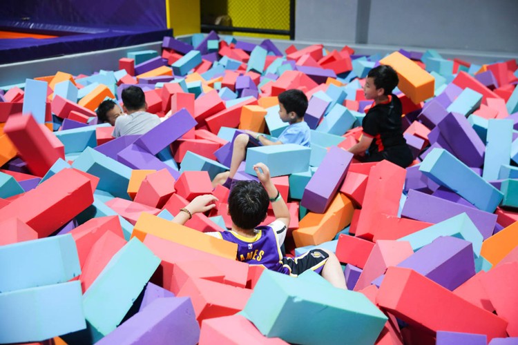 How much budget does the small trampoline hall need? What are the specific investment impacts?