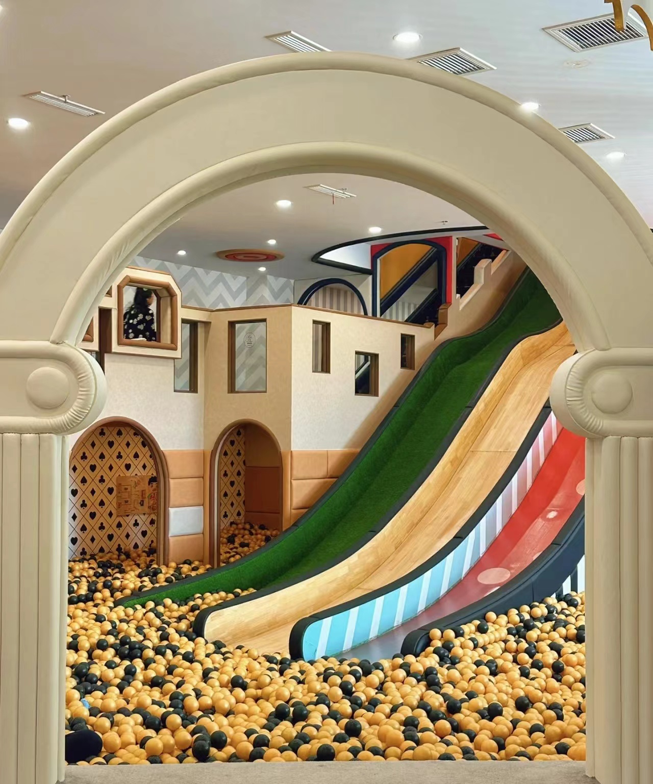 How about opening an indoor playground at the entrance of the supermarket?