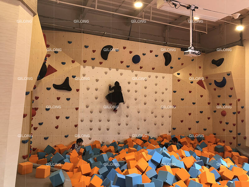 Interactive climbing wall